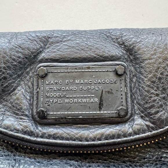 Marc by Marc Jacob’s Q Mini Natasha Black Leather Crossbody Bag - Picture 2 of 11